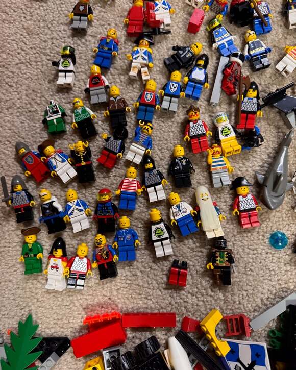Vintage LEGO Collection Bulk Lot 80s/90s Minifigures, Pirates, Space, Castle etc - Picture 3 of 11